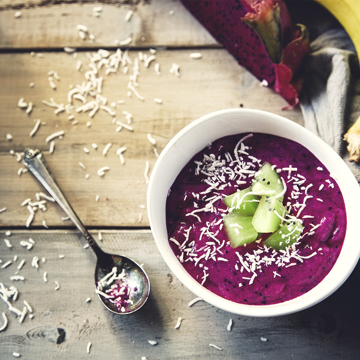 Dragon Fruit Smoothie Bowl - Olive Oil Critic